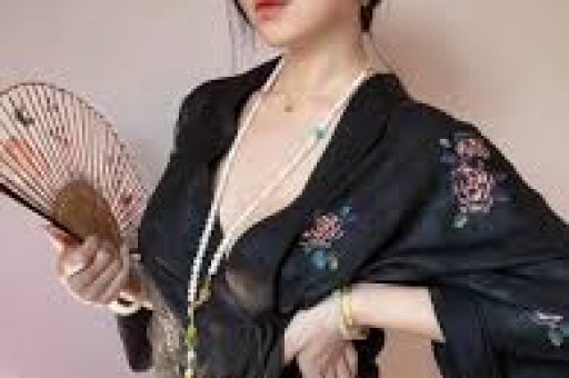 明星婚内出轨：捞钱第一离婚第二