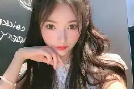 割韭菜、造富婆人设、骗钱2025年明星直播“乱象多”! 割韭菜、造富婆人设、骗钱2025年明星直播“乱象多”!