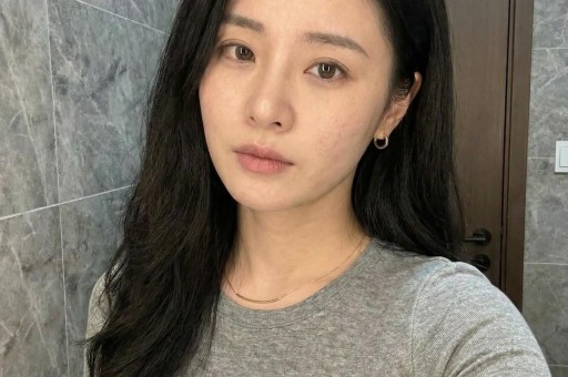 国家一级演员陈小艺被曝多次出轨！丈夫坐轮椅她深夜幽会小鲜肉病重丈夫反替她辟谣：这婚姻比狗血剧还离谱