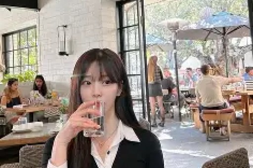 知名男明星承认婚内出轨后首次公开露面 知名男明星承认婚内出轨后首次公开露面